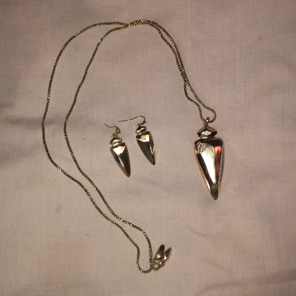 Kendra Scott Necklace and Earrings